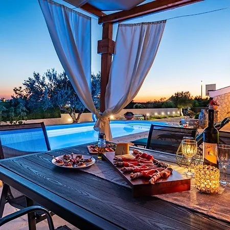 Poolincluded Villa Elia