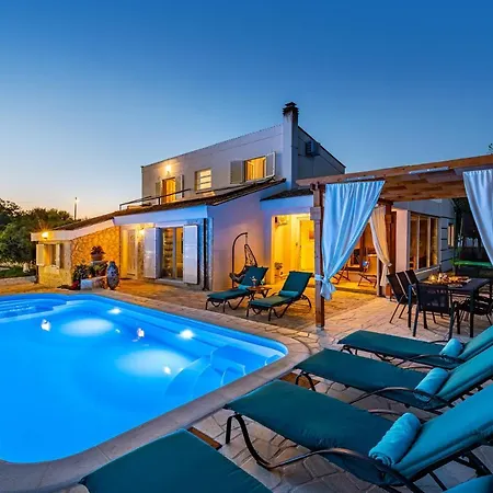 Vikendica Poolincluded Villa Elia *