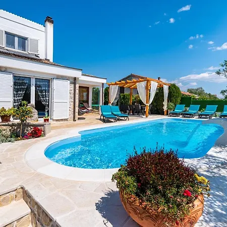Poolincluded Villa Elia Vikendica *