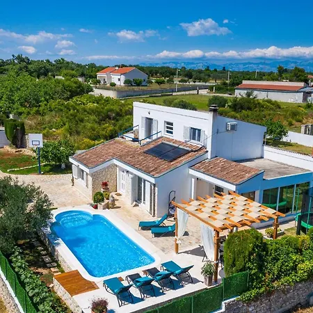 Poolincluded Villa Elia Vikendica *