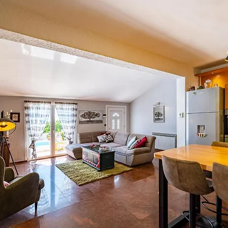Poolincluded Villa Elia Vikendica
