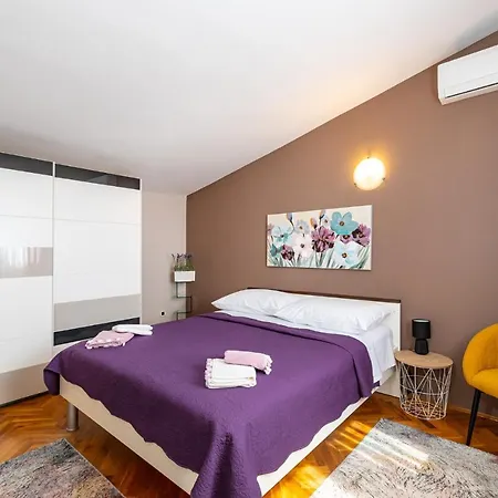 Poolincluded Villa Elia *