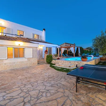 Poolincluded Villa Elia