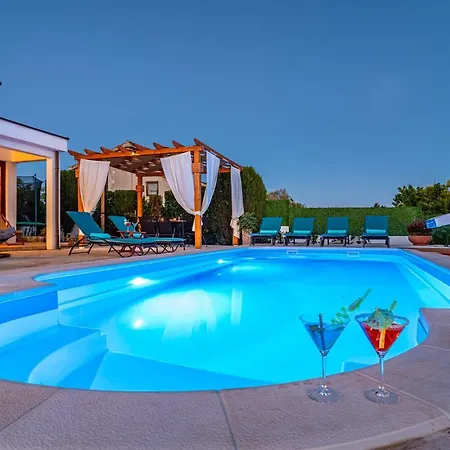 Vikendica Poolincluded Villa Elia Zadar