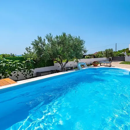 Vikendica Poolincluded Villa Elia *