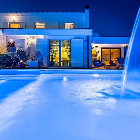 Vikendica Poolincluded Villa Elia *