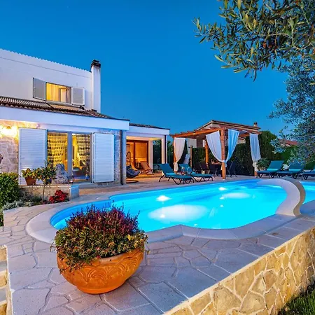 Vikendica Poolincluded Villa Elia Zadar