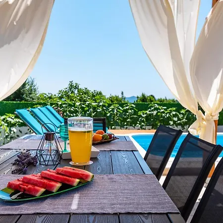 Poolincluded Villa Elia