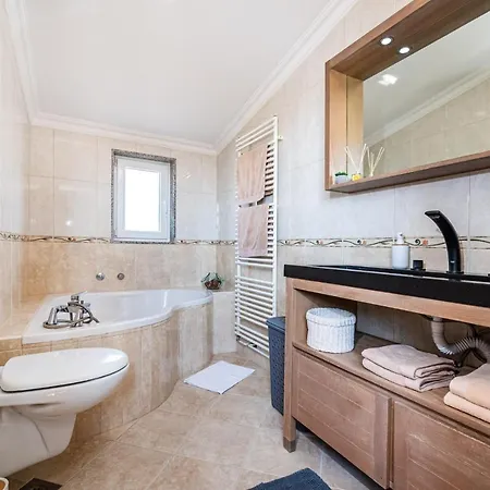 Vikendica Poolincluded Villa Elia