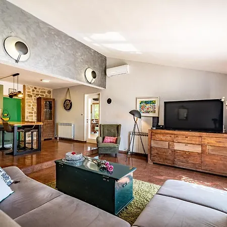 Poolincluded Villa Elia Vikendica