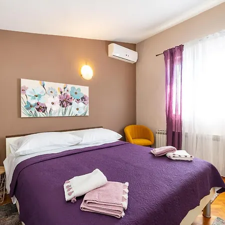 Poolincluded Villa Elia Vikendica