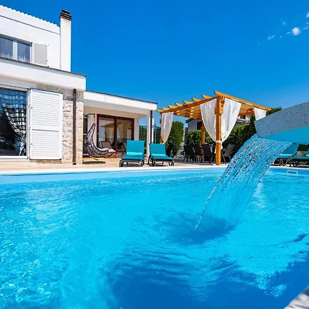 Poolincluded Villa Elia