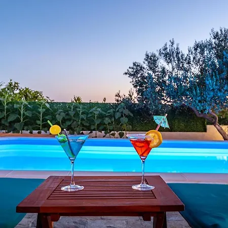 Poolincluded Villa Elia Vikendica